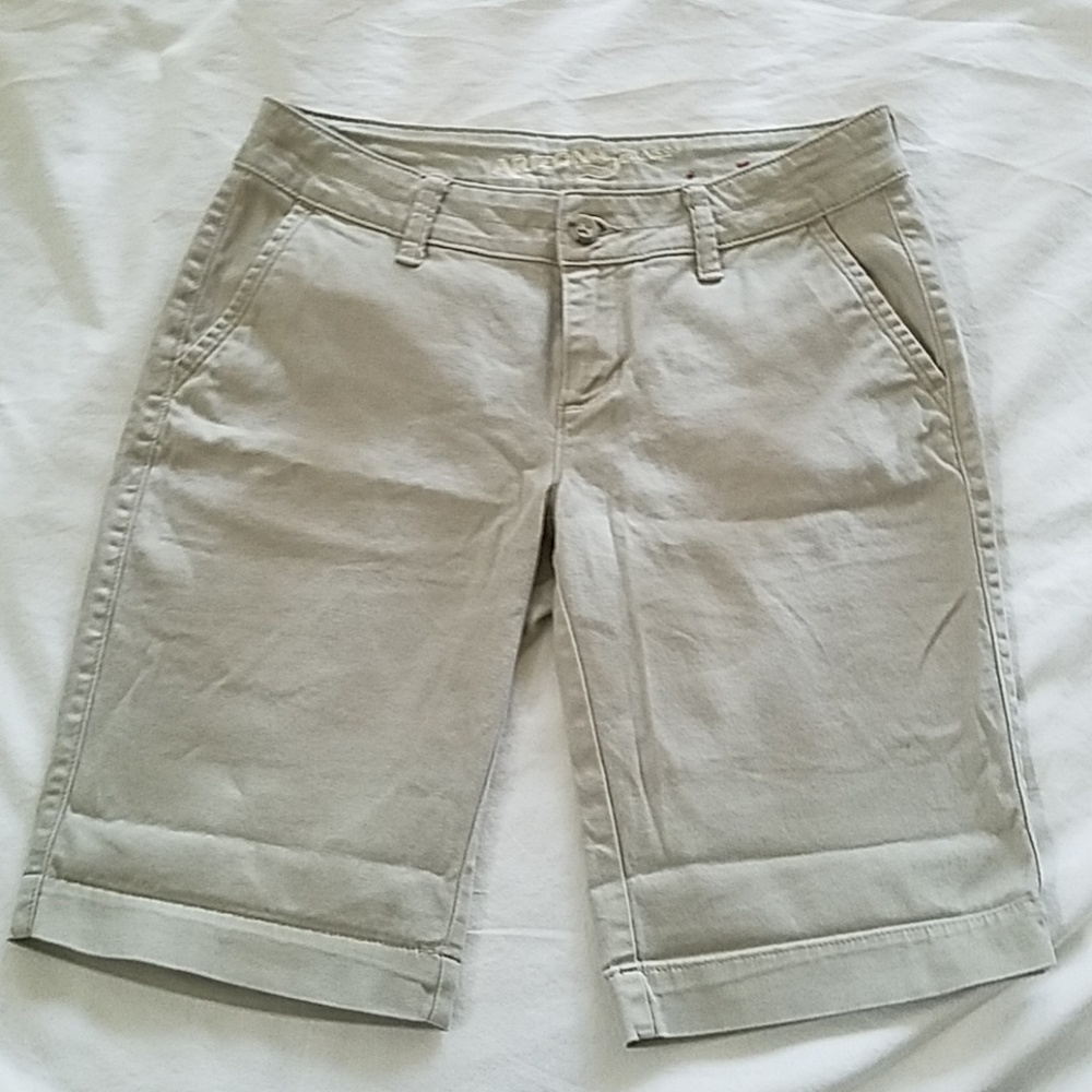 Woman's Arizona Kahaki Shorts